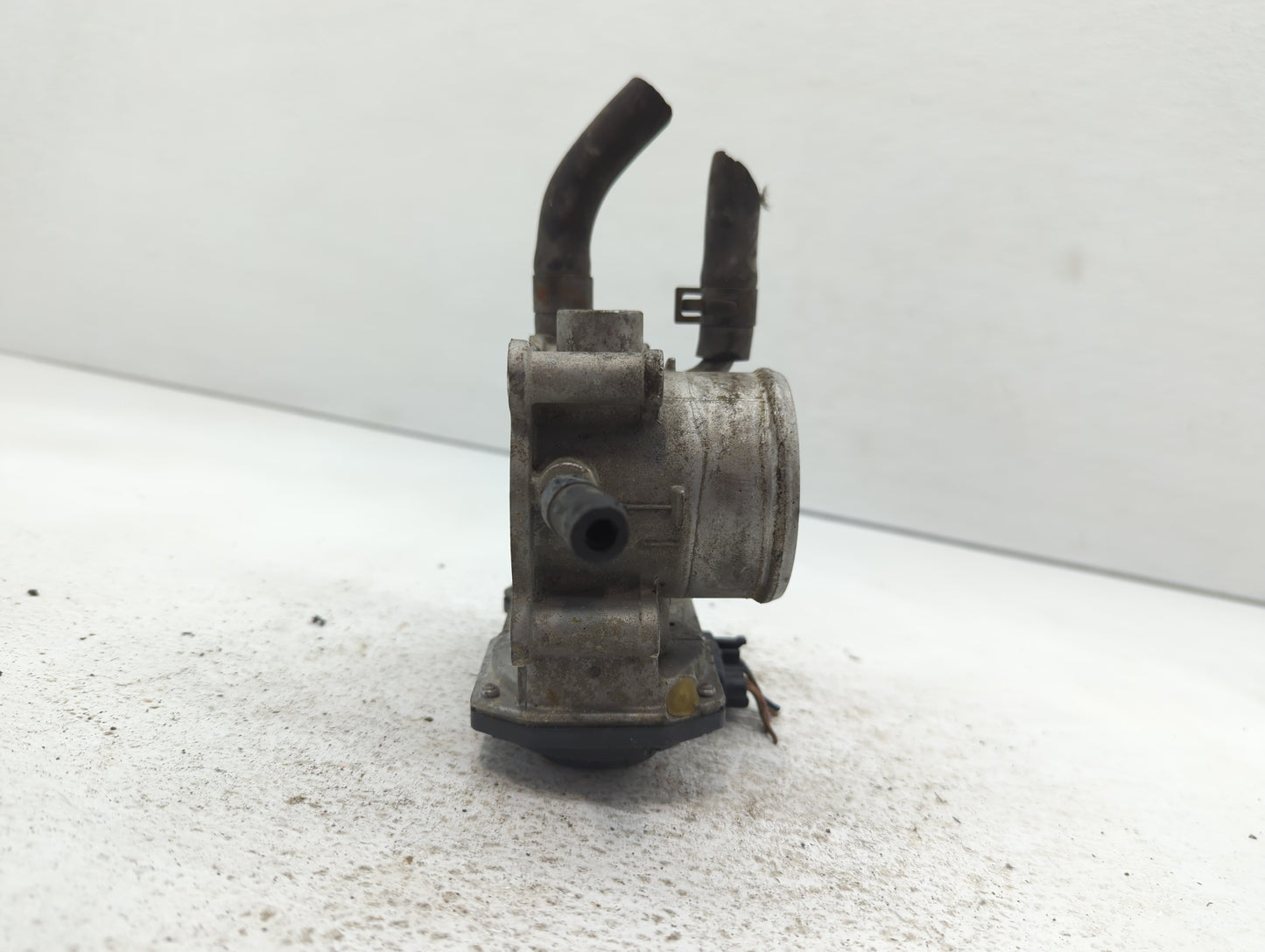 2012-2019 Hyundai Accent Throttle Body P/N:35100-2B300 Fits Fits 2012 2013 2014 2015 2016 2017 2018 2019 OEM Used Auto Parts