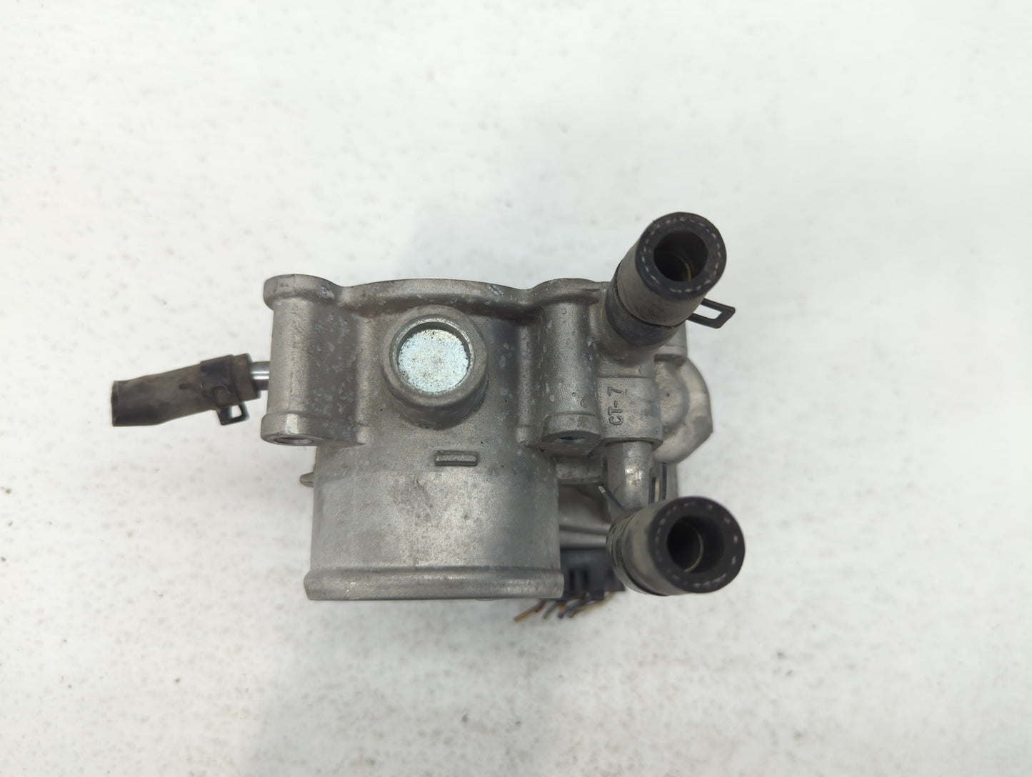 2012-2019 Hyundai Accent Throttle Body P/N:35100-2B300 Fits Fits 2012 2013 2014 2015 2016 2017 2018 2019 OEM Used Auto Parts