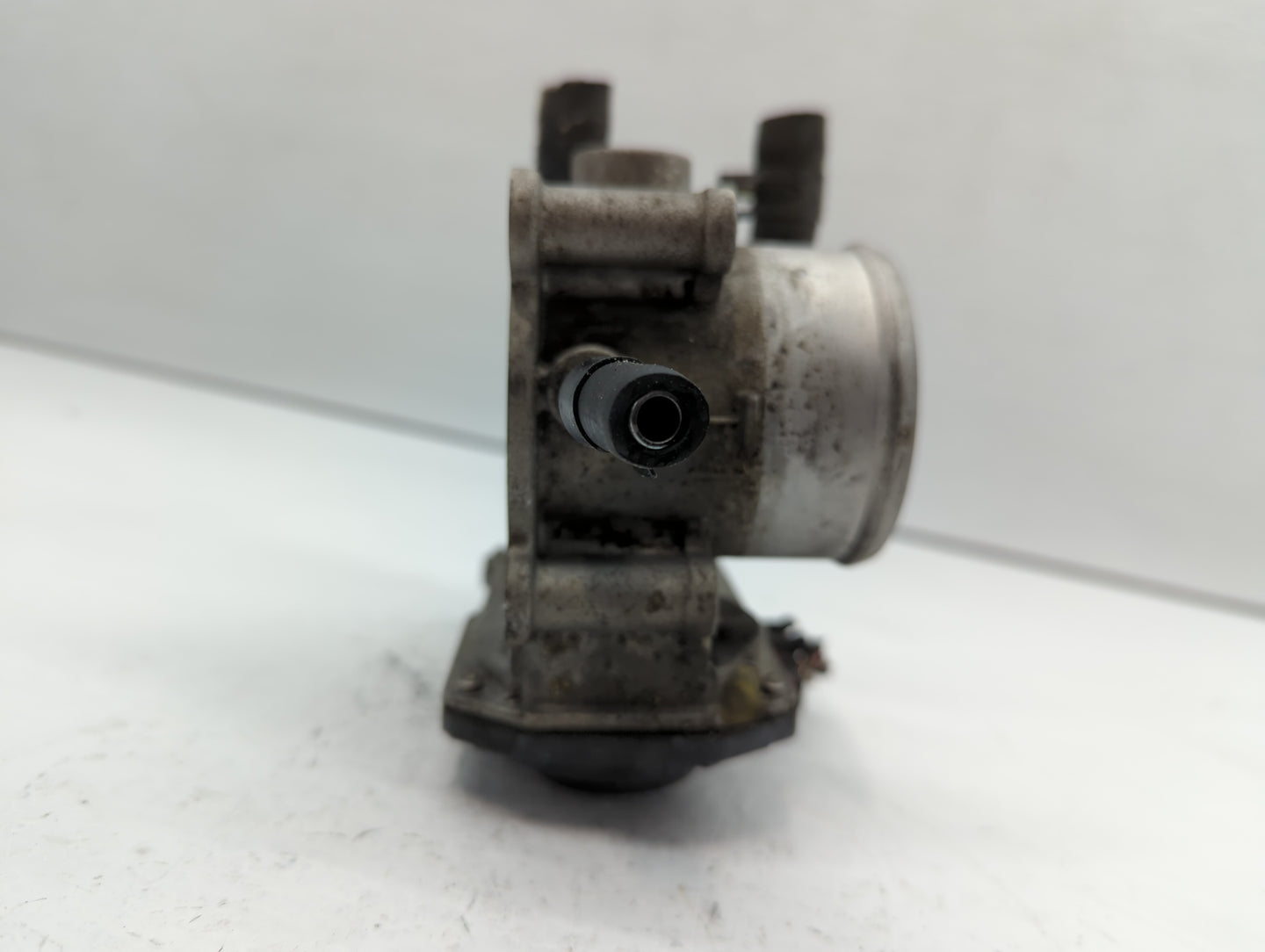 2012-2019 Hyundai Accent Throttle Body P/N:35100-2B300 Fits Fits 2012 2013 2014 2015 2016 2017 2018 2019 OEM Used Auto Parts