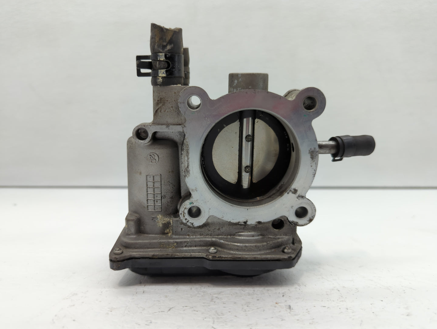2012-2019 Hyundai Accent Throttle Body P/N:35100-2B300 Fits Fits 2012 2013 2014 2015 2016 2017 2018 2019 OEM Used Auto Parts