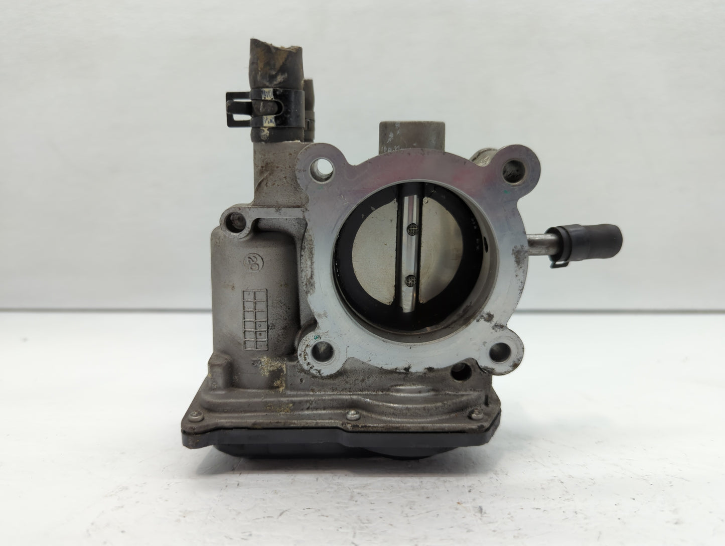 2012-2019 Hyundai Accent Throttle Body P/N:35100-2B300 Fits Fits 2012 2013 2014 2015 2016 2017 2018 2019 OEM Used Auto Parts