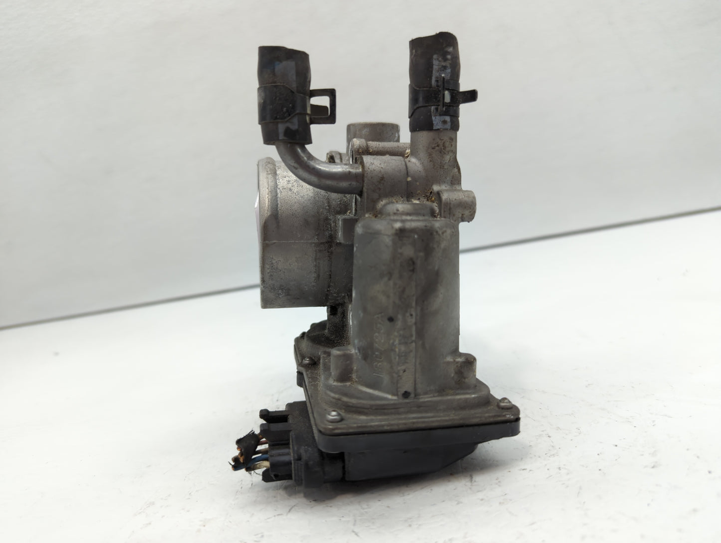 2012-2019 Hyundai Accent Throttle Body P/N:35100-2B300 Fits Fits 2012 2013 2014 2015 2016 2017 2018 2019 OEM Used Auto Parts