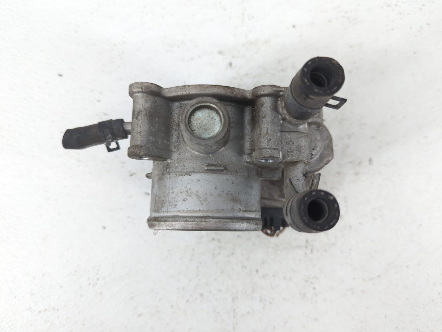2012-2019 Hyundai Accent Throttle Body P/N:35100-2B300 Fits Fits 2012 2013 2014 2015 2016 2017 2018 2019 OEM Used Auto Parts