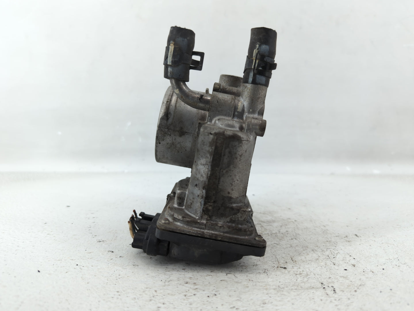 2012-2019 Hyundai Accent Throttle Body P/N:35100-2B300 Fits Fits 2012 2013 2014 2015 2016 2017 2018 2019 OEM Used Auto Parts