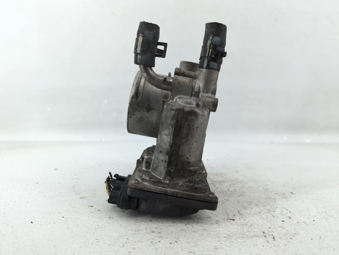 2012-2019 Hyundai Accent Throttle Body P/N:35100-2B300 Fits Fits 2012 2013 2014 2015 2016 2017 2018 2019 OEM Used Auto Parts
