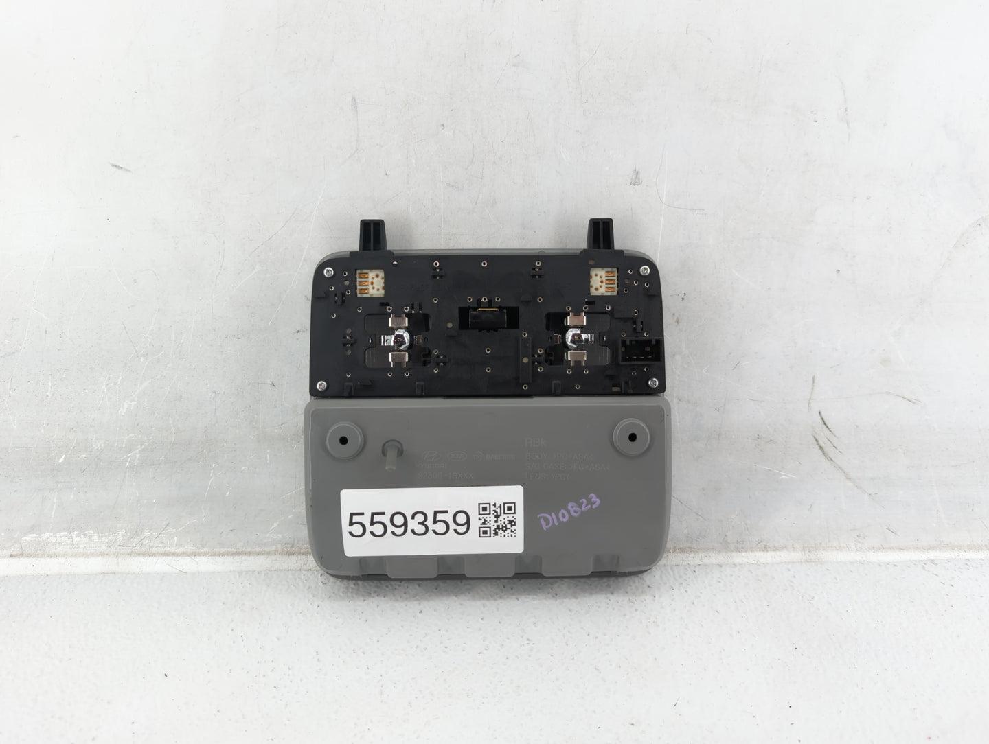 2012-2017 Hyundai Accent Overhead Roof Console 559359 - Oemusedautoparts1.com