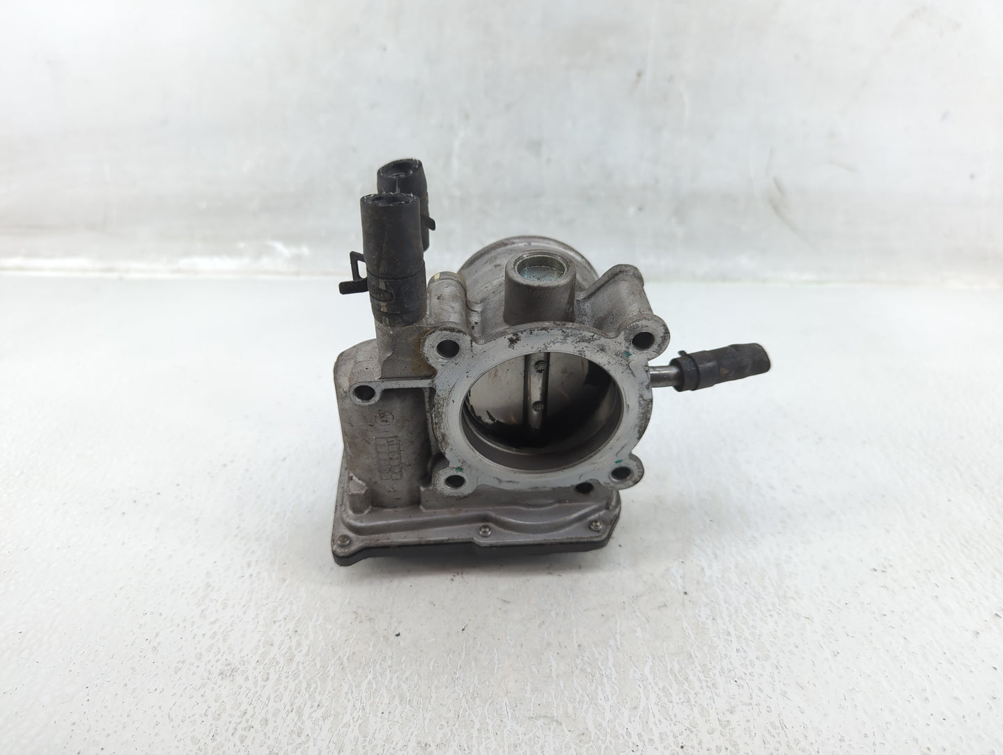 2012-2019 Hyundai Accent Throttle Body P/N:35100-2B300 Fits Fits 2012 2013 2014 2015 2016 2017 2018 2019 OEM Used Auto Parts