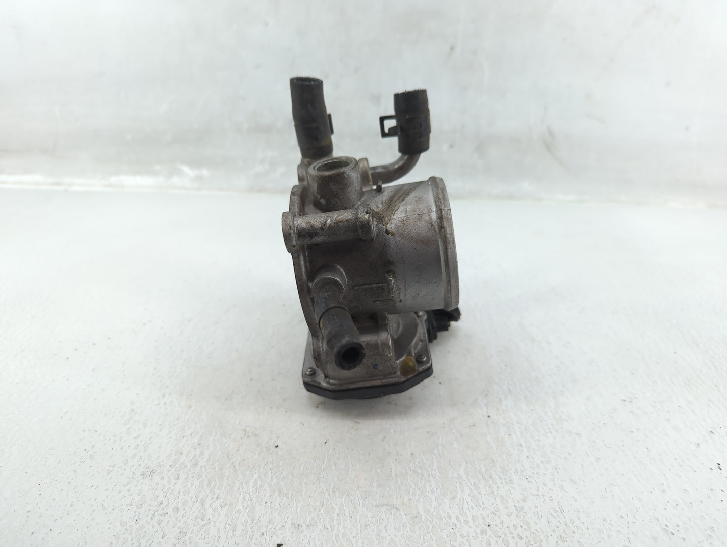 2012-2019 Hyundai Accent Throttle Body P/N:35100-2B300 Fits Fits 2012 2013 2014 2015 2016 2017 2018 2019 OEM Used Auto Parts