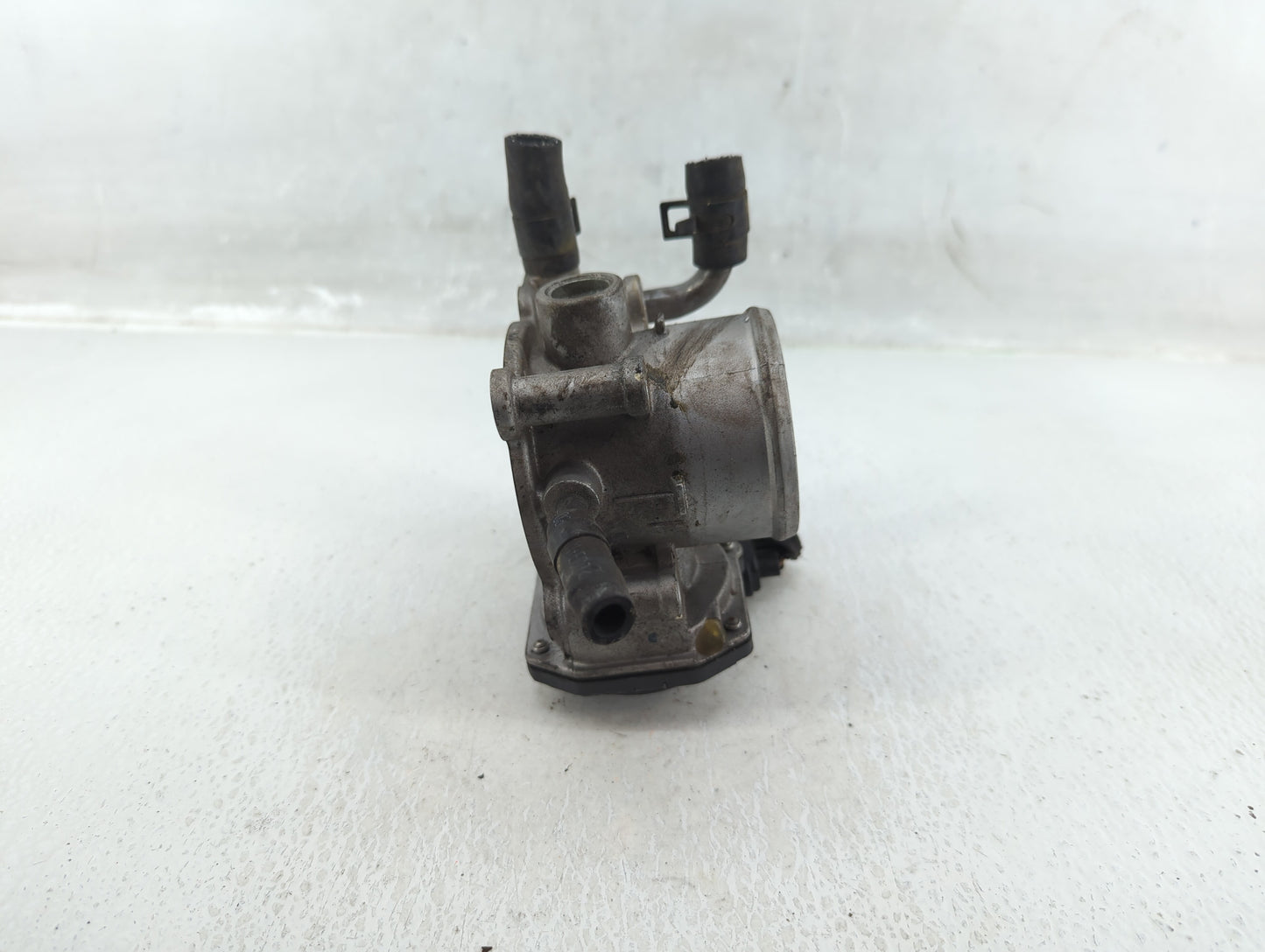 2012-2019 Hyundai Accent Throttle Body P/N:35100-2B300 Fits Fits 2012 2013 2014 2015 2016 2017 2018 2019 OEM Used Auto Parts