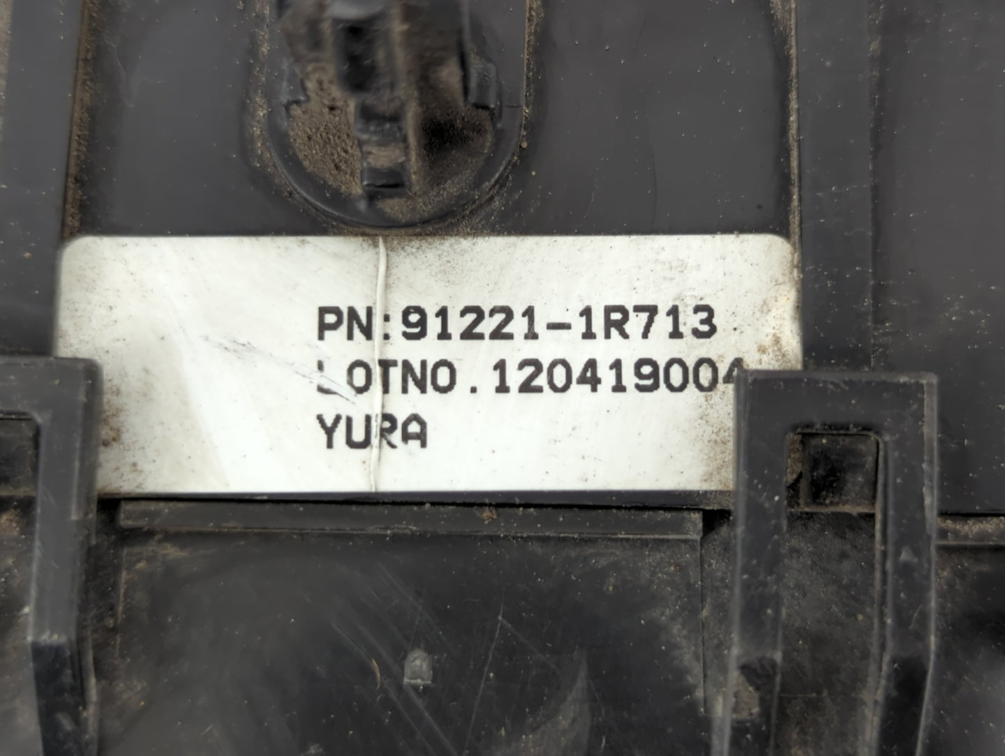 2012-2013 Hyundai Accent Fusebox Fuse Box Panel Relay Module P/N:91221-1R713 Fits Fits 2012 2013 OEM Used Auto Parts - Oemus
