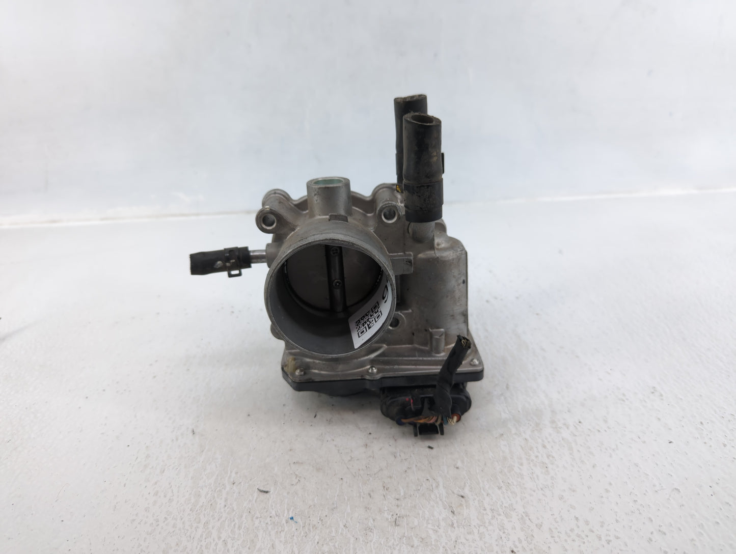 2012-2019 Hyundai Accent Throttle Body P/N:35100-2B300 Fits Fits 2012 2013 2014 2015 2016 2017 2018 2019 OEM Used Auto Parts
