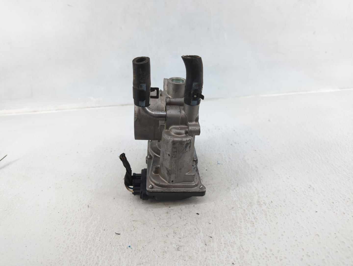 2012-2019 Hyundai Accent Throttle Body P/N:35100-2B300 Fits Fits 2012 2013 2014 2015 2016 2017 2018 2019 OEM Used Auto Parts