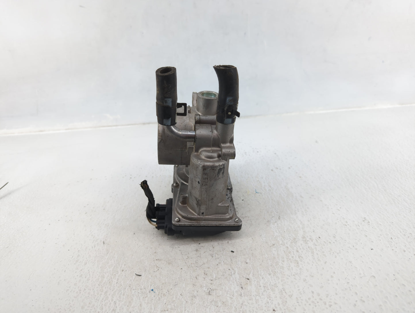 2012-2019 Hyundai Accent Throttle Body P/N:35100-2B300 Fits Fits 2012 2013 2014 2015 2016 2017 2018 2019 OEM Used Auto Parts