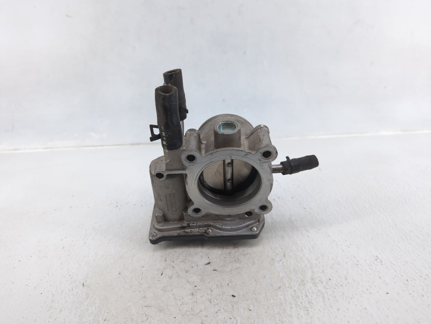 2012-2019 Hyundai Accent Throttle Body P/N:35100-2B300 Fits Fits 2012 2013 2014 2015 2016 2017 2018 2019 OEM Used Auto Parts