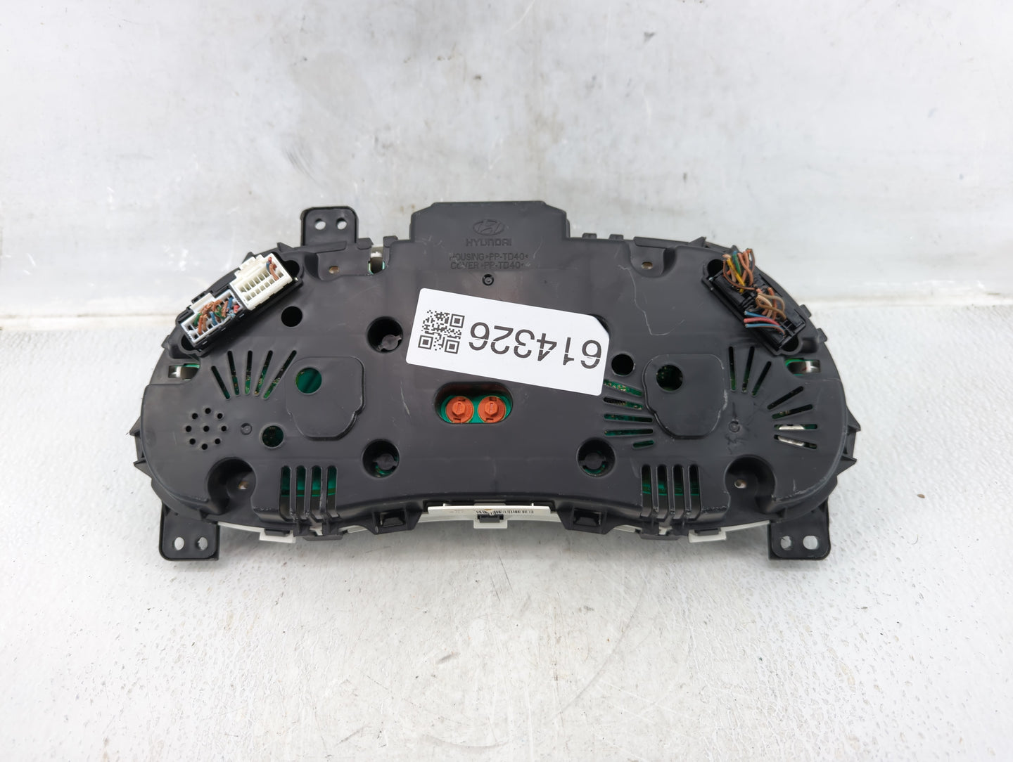2012-2013 Hyundai Accent Instrument Cluster Speedometer Gauges P/N:94001-1R010 Fits Fits 2012 2013 OEM Used Auto Parts - Oem