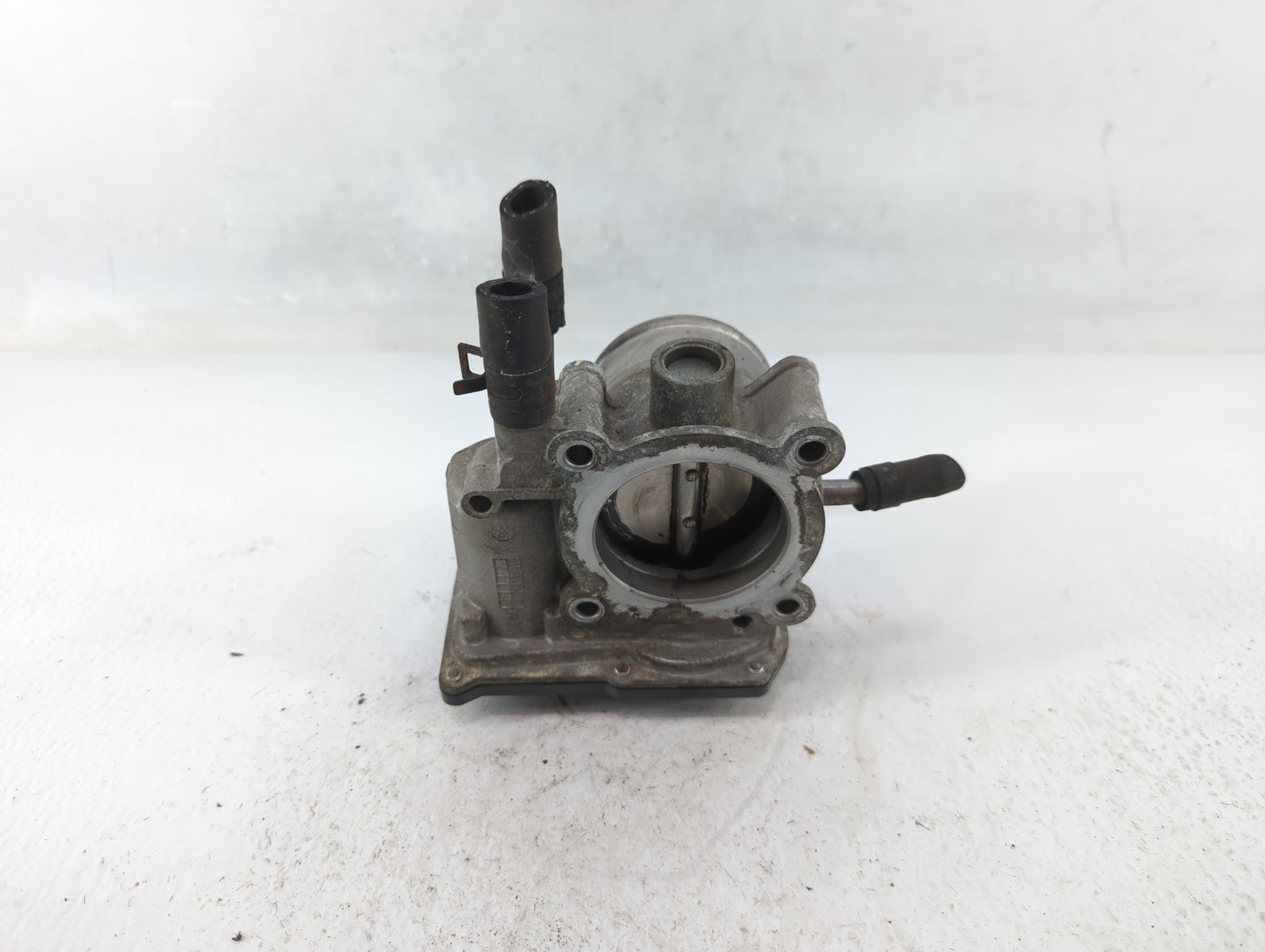 2012-2019 Hyundai Accent Throttle Body P/N:35100-2B300 Fits Fits 2012 2013 2014 2015 2016 2017 2018 2019 OEM Used Auto Parts