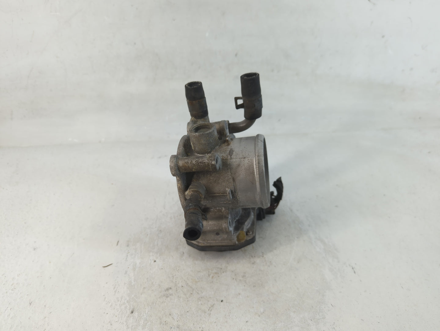 2012-2019 Hyundai Accent Throttle Body P/N:35100-2B300 Fits Fits 2012 2013 2014 2015 2016 2017 2018 2019 OEM Used Auto Parts