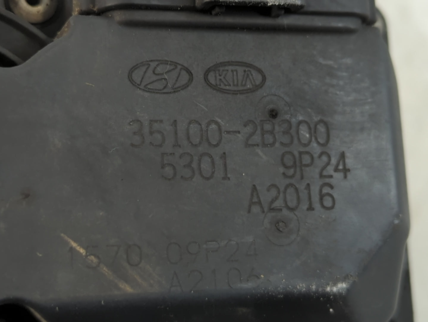 2012-2019 Hyundai Accent Throttle Body P/N:35100-2B300 Fits Fits 2012 2013 2014 2015 2016 2017 2018 2019 OEM Used Auto Parts