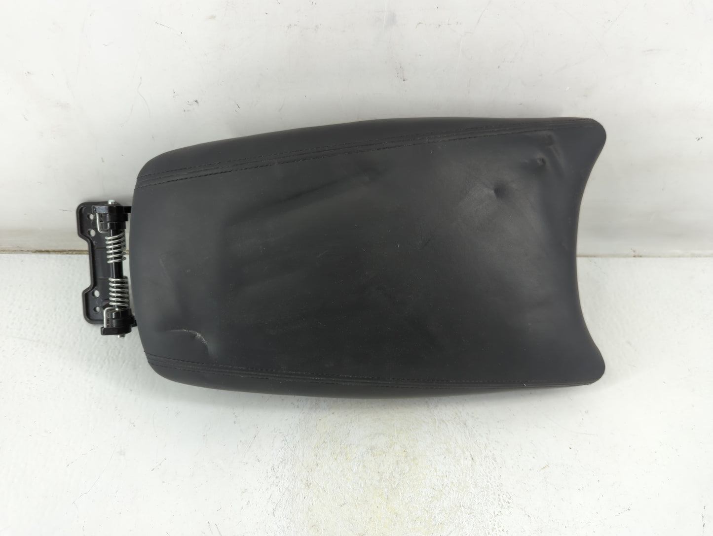 2012-2017 Hyundai Azera Center Console Armrest Cover Lid P/N:K84660-3V072 Fits Fits 2012 2013 2014 2015 2016 2017 OEM Used A