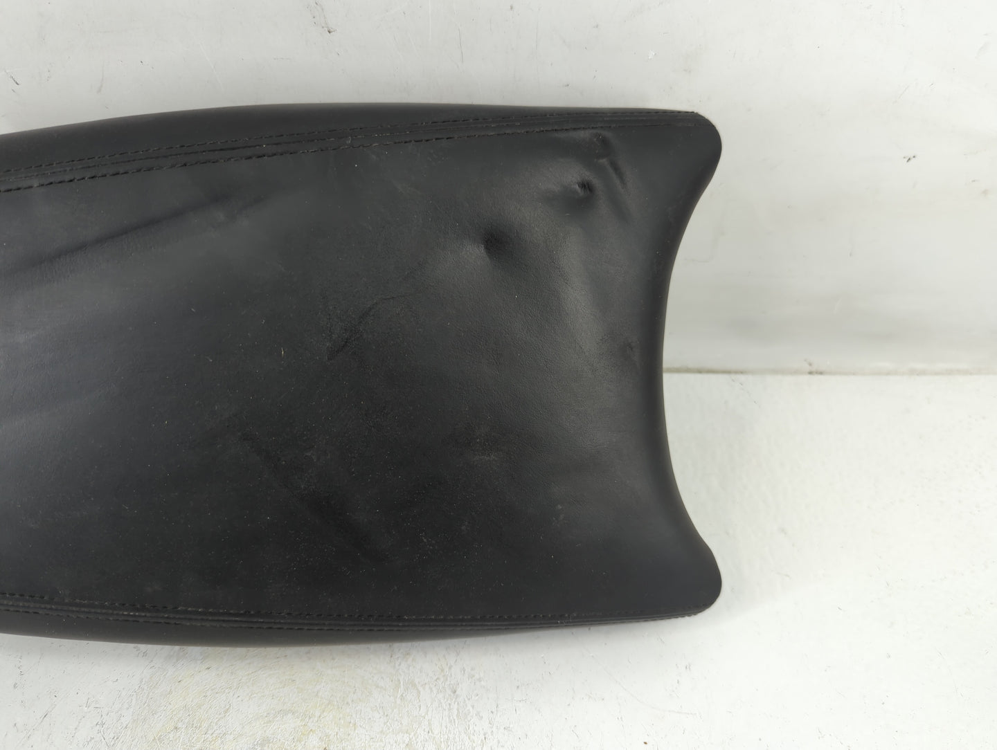 2012-2017 Hyundai Azera Center Console Armrest Cover Lid P/N:K84660-3V072 Fits Fits 2012 2013 2014 2015 2016 2017 OEM Used A