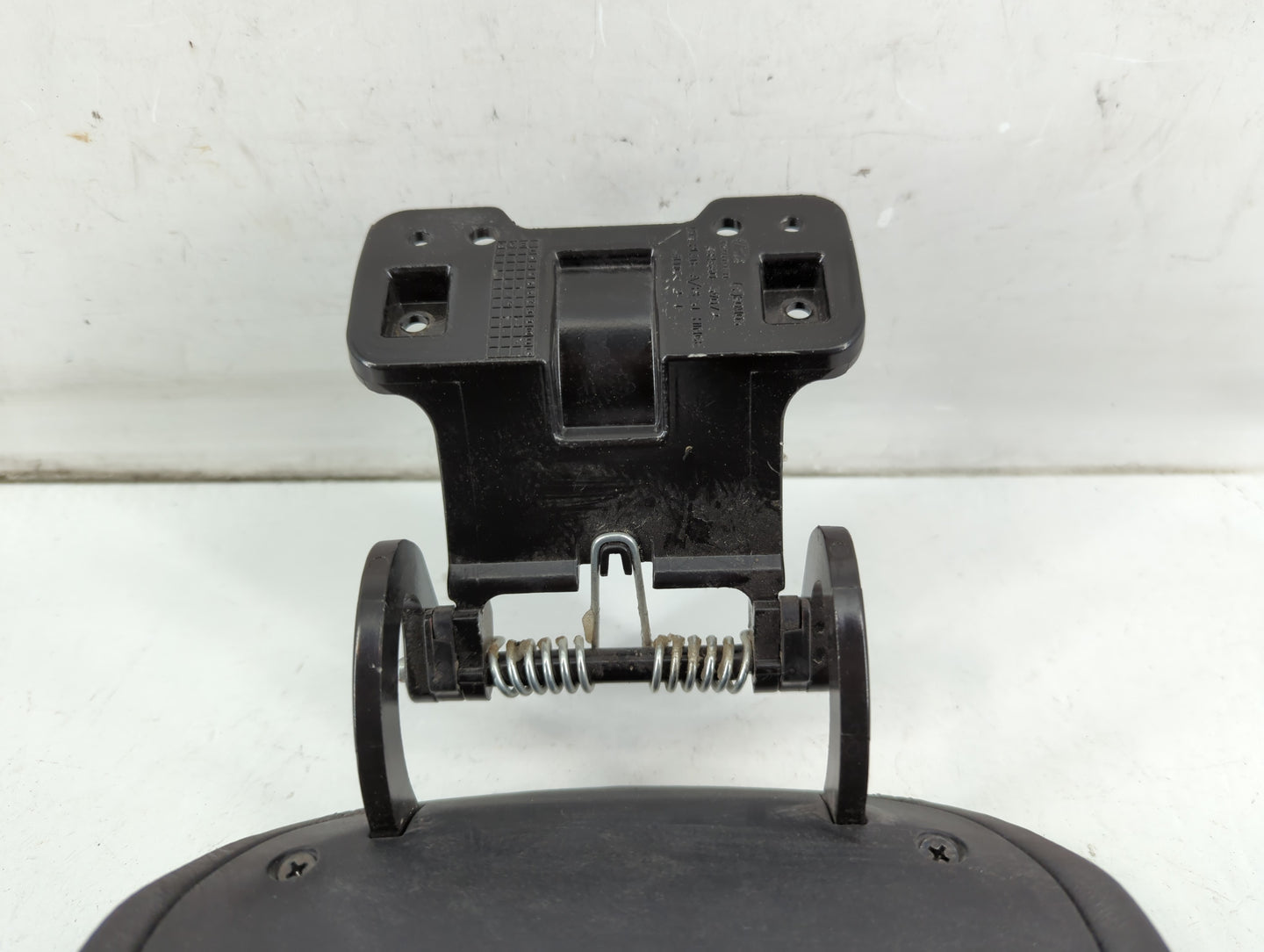 2012-2017 Hyundai Azera Center Console Armrest Cover Lid P/N:K84660-3V072 Fits Fits 2012 2013 2014 2015 2016 2017 OEM Used A