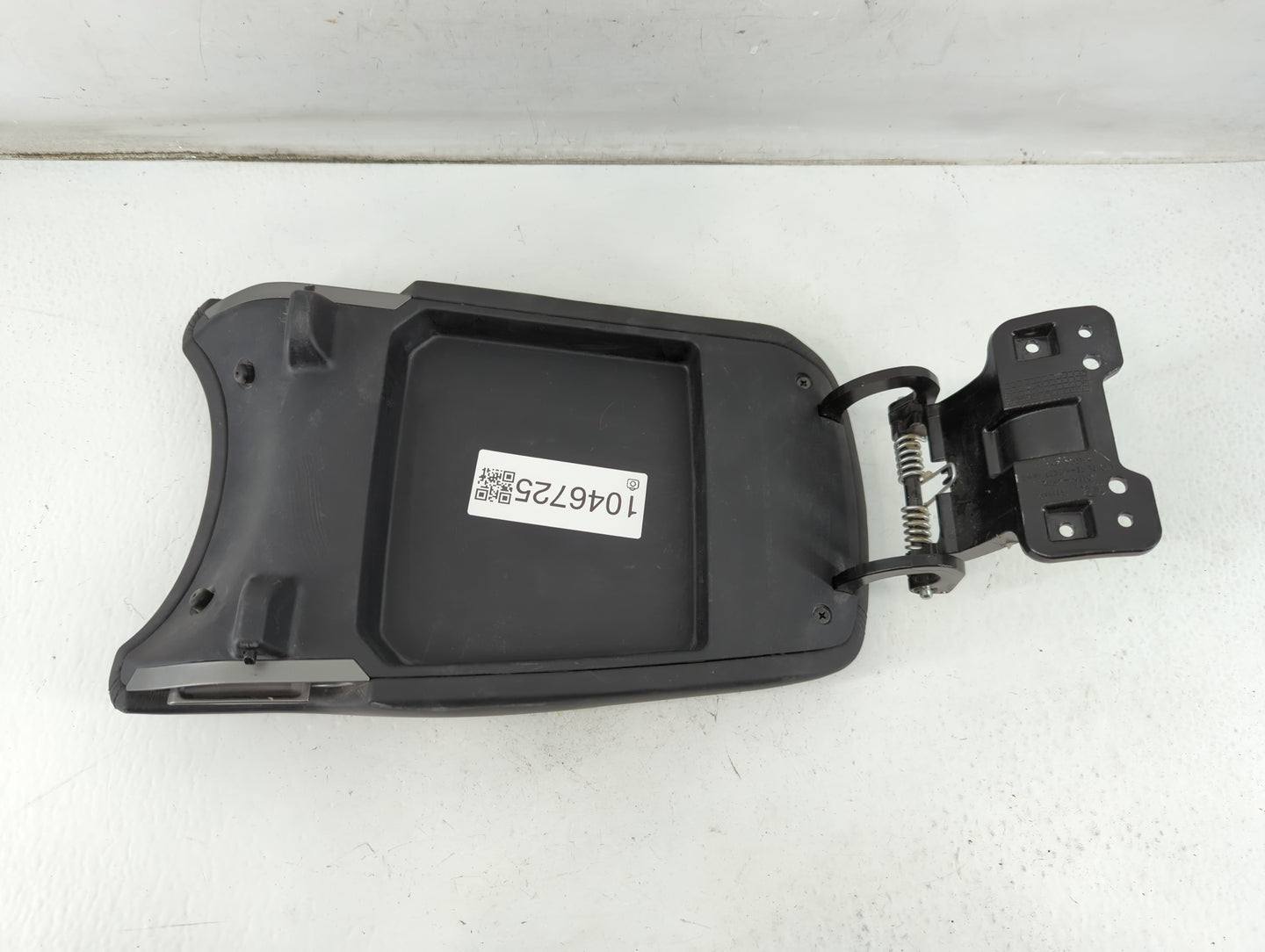 2012-2017 Hyundai Azera Center Console Armrest Cover Lid P/N:K84660-3V072 Fits Fits 2012 2013 2014 2015 2016 2017 OEM Used A
