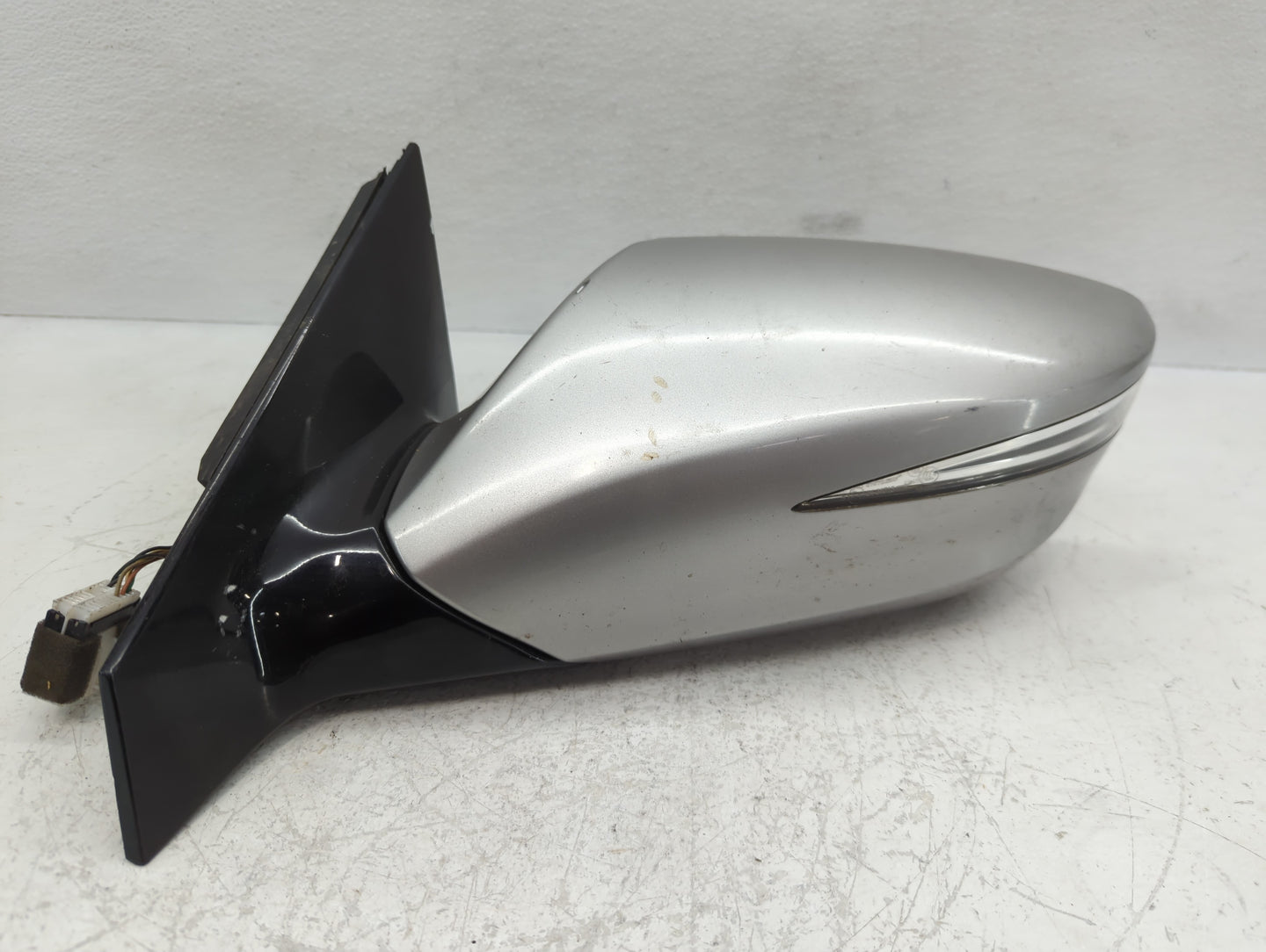 2012-2013 Hyundai Azera Driver Side View Mirror - Left Door Mirror OEM Used - Oemusedautoparts1.com