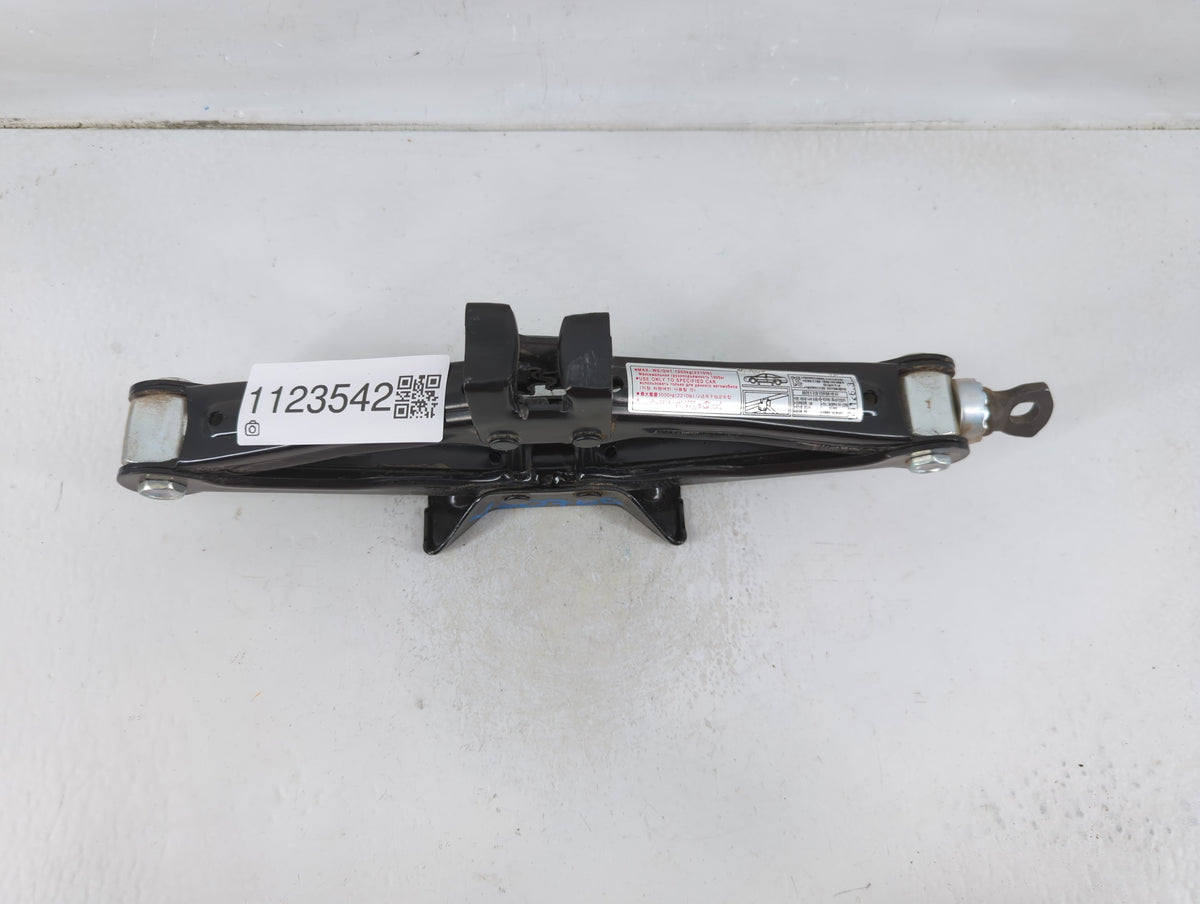 2013 Hyundai Azera Spare Scissor Car Jack 1123542 - Oemusedautoparts1.com