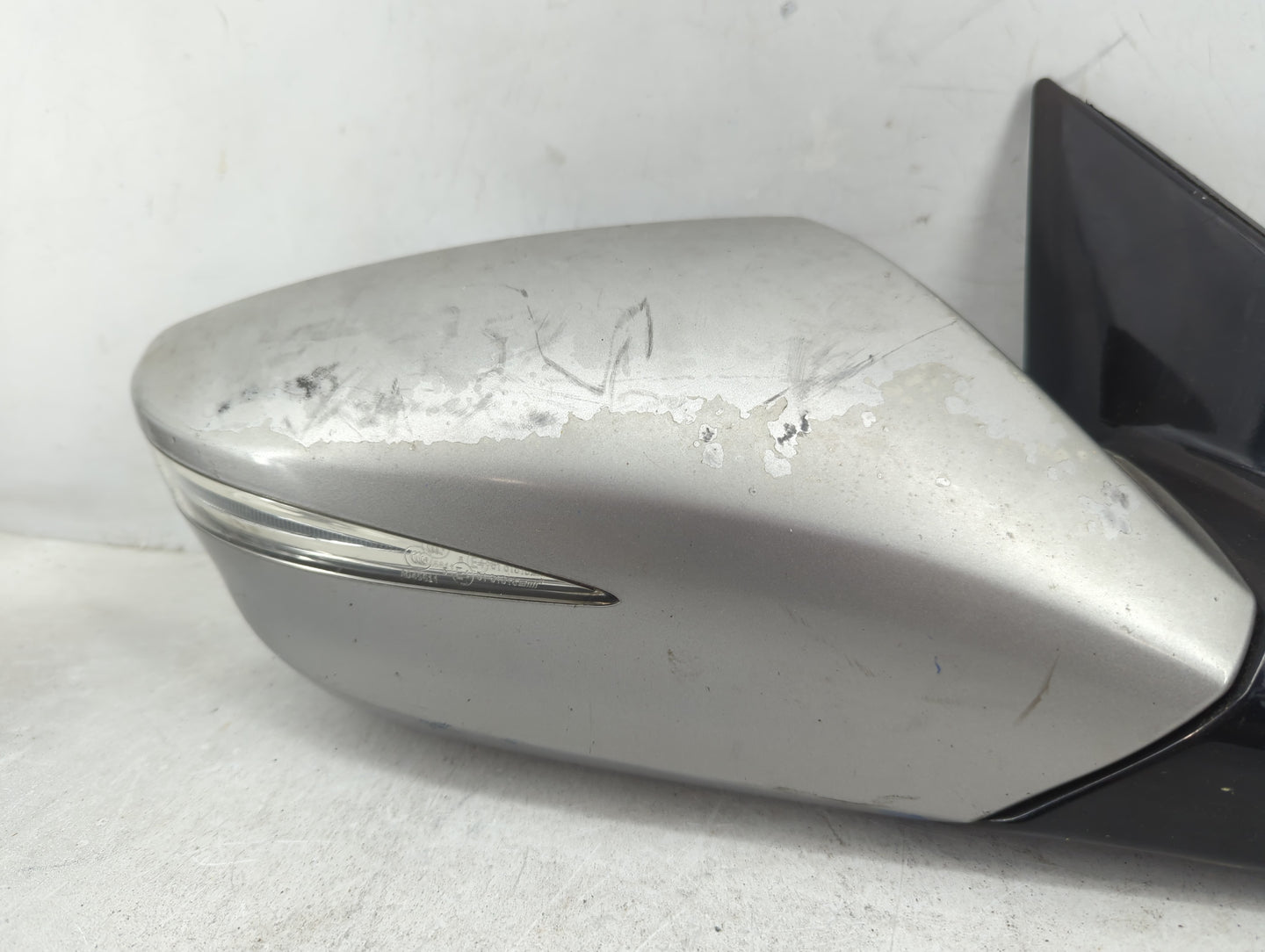 2012-2013 Hyundai Azera Passenger Side View Mirror - Right Door Mirror OEM Used - Oemusedautoparts1.com