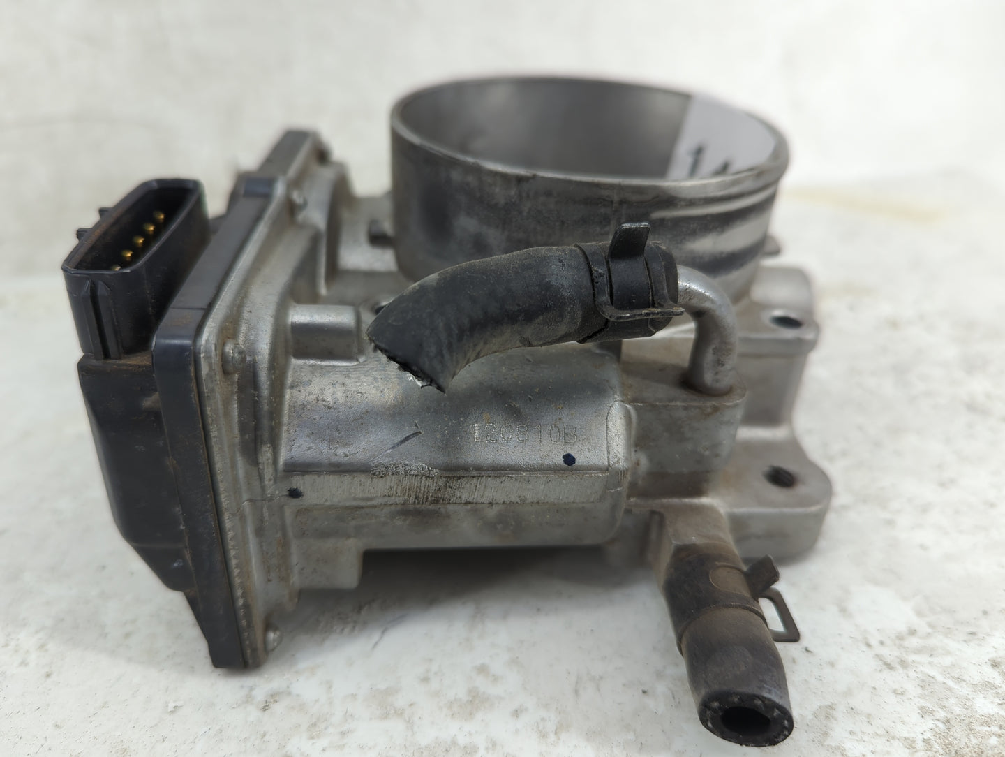 2012-2017 Hyundai Azera Throttle Body P/N:35100-3CAA0 Fits Fits 2012 2013 2014 2015 2016 2017 2018 OEM Used Auto Parts - Oem