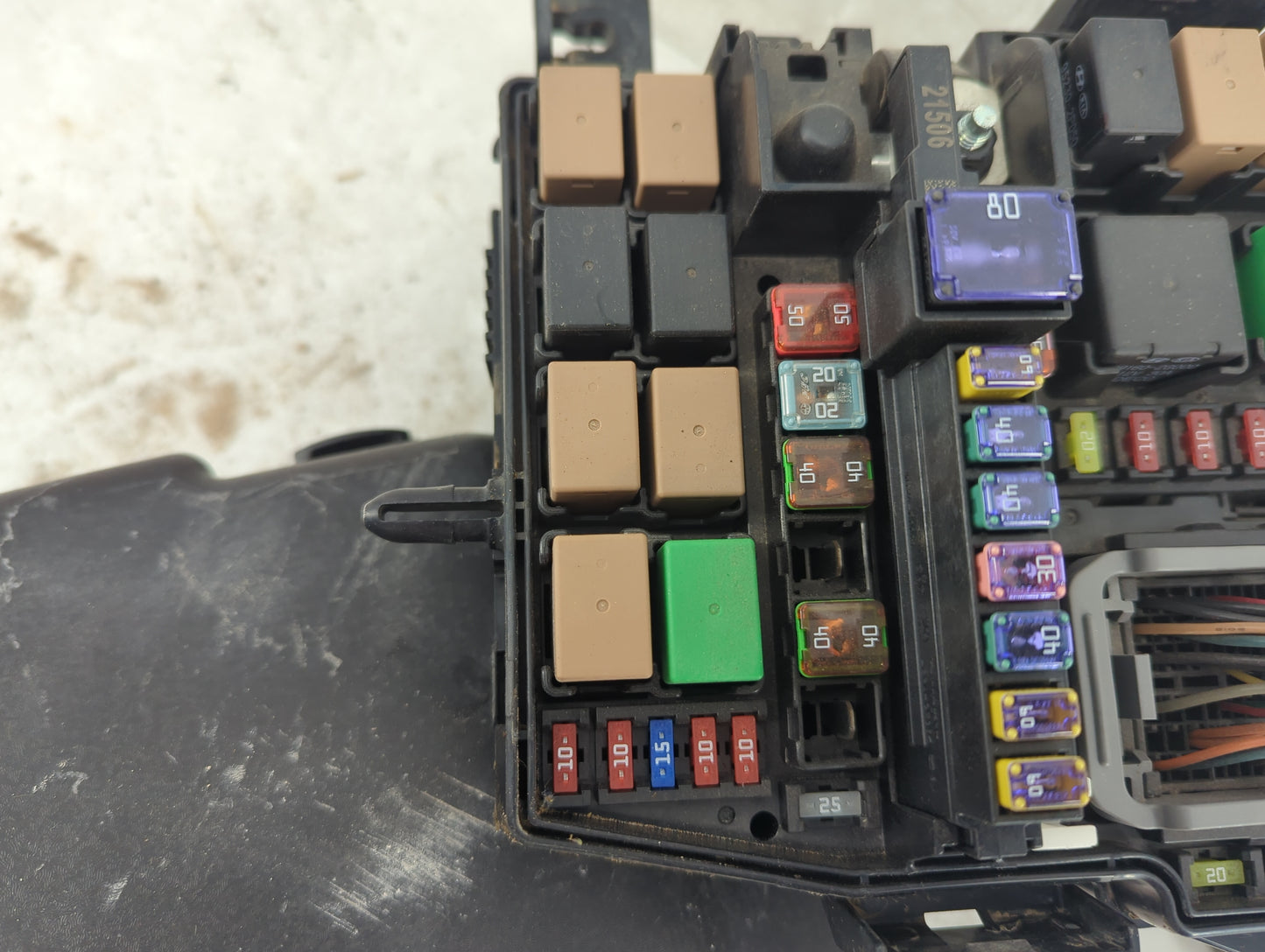 2012-2013 Hyundai Azera Fusebox Fuse Box Panel Relay Module P/N:912063V040 1208060132, 1208280154, 91206-3V040 Fits Fits 201