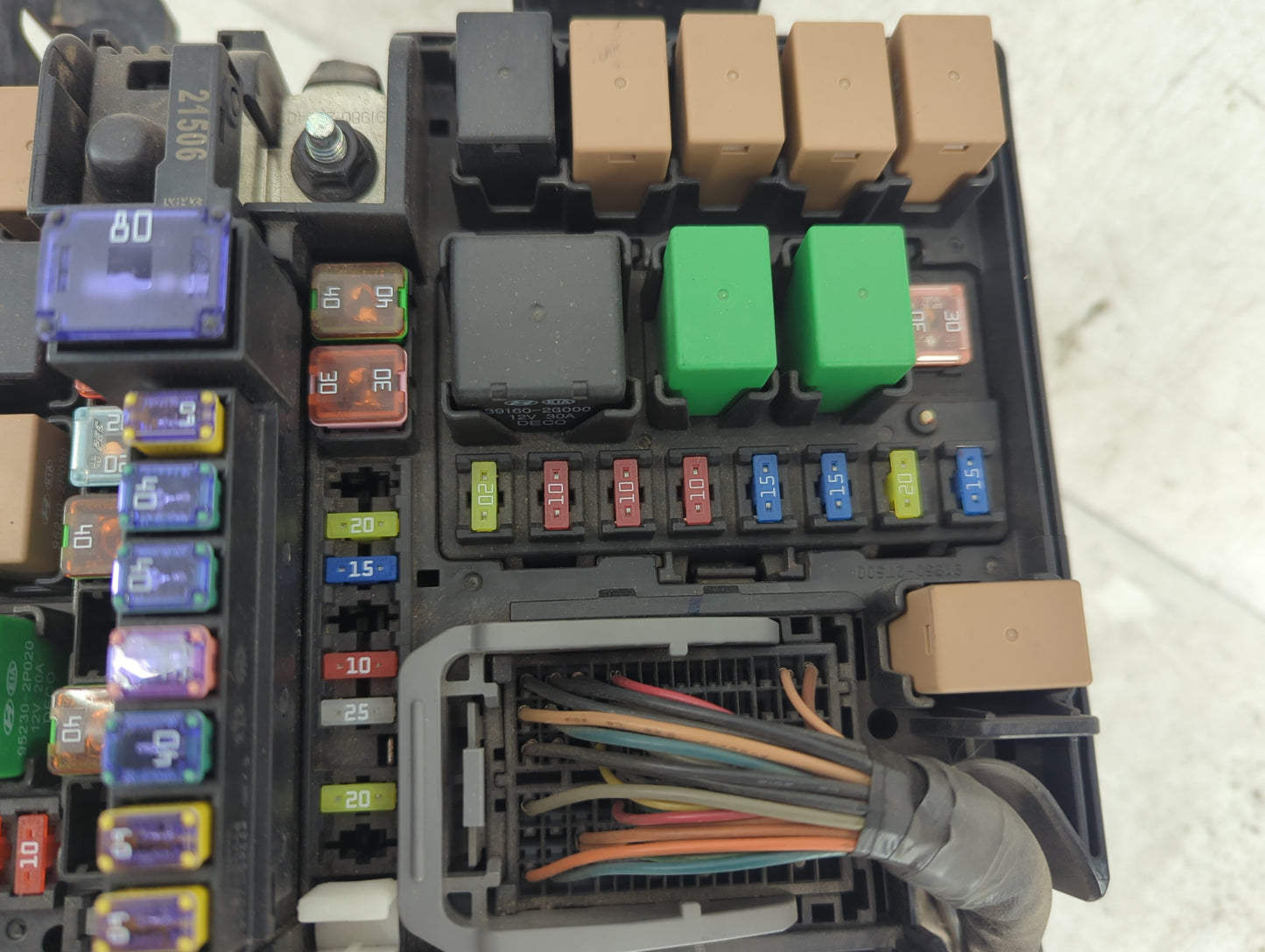2012-2013 Hyundai Azera Fusebox Fuse Box Panel Relay Module P/N:912063V040 1208060132, 1208280154, 91206-3V040 Fits Fits 201