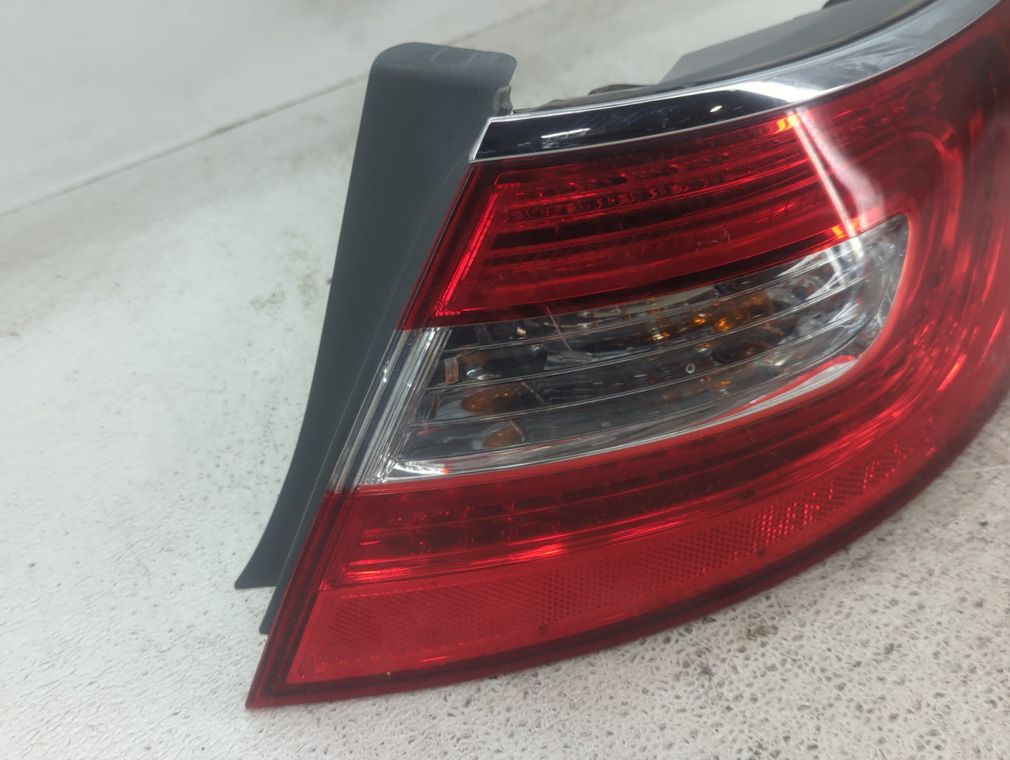 2012-2017 Hyundai Azera Tail Light Assembly Passenger Right OEM Fits Fits 2012 2013 2014 2015 2016 2017 OEM Used Auto Parts 