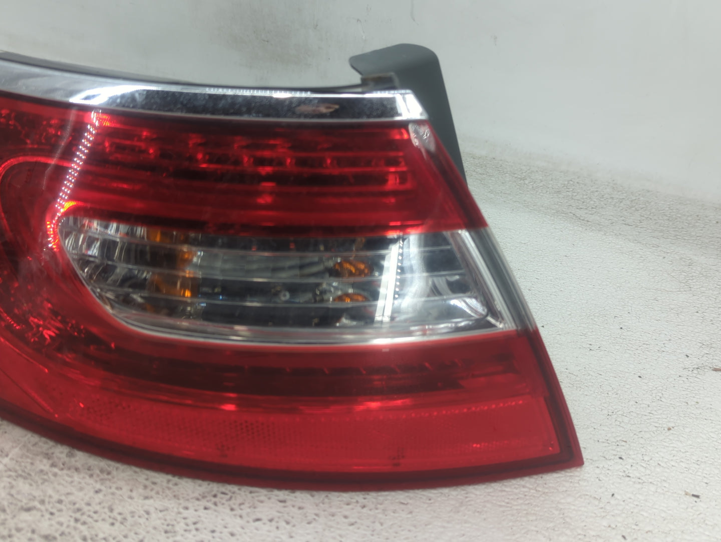 2012-2017 Hyundai Azera Tail Light Assembly Passenger Right OEM P/N:92403-3V0 Fits Fits 2012 2013 2014 2015 2016 2017 OEM Us