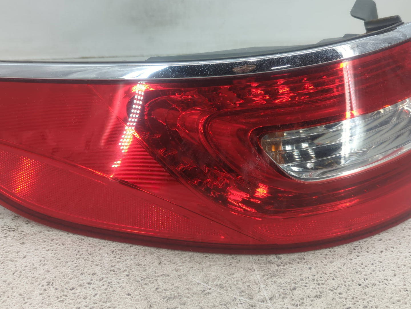 2012-2017 Hyundai Azera Tail Light Assembly Passenger Right OEM P/N:92403-3V0 Fits Fits 2012 2013 2014 2015 2016 2017 OEM Us