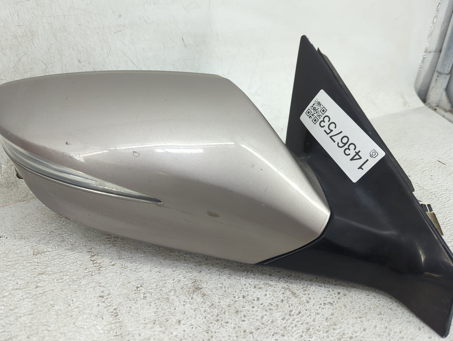 2012-2013 Hyundai Azera Passenger Side View Mirror - Right Door Mirror OEM Used - Oemusedautoparts1.com