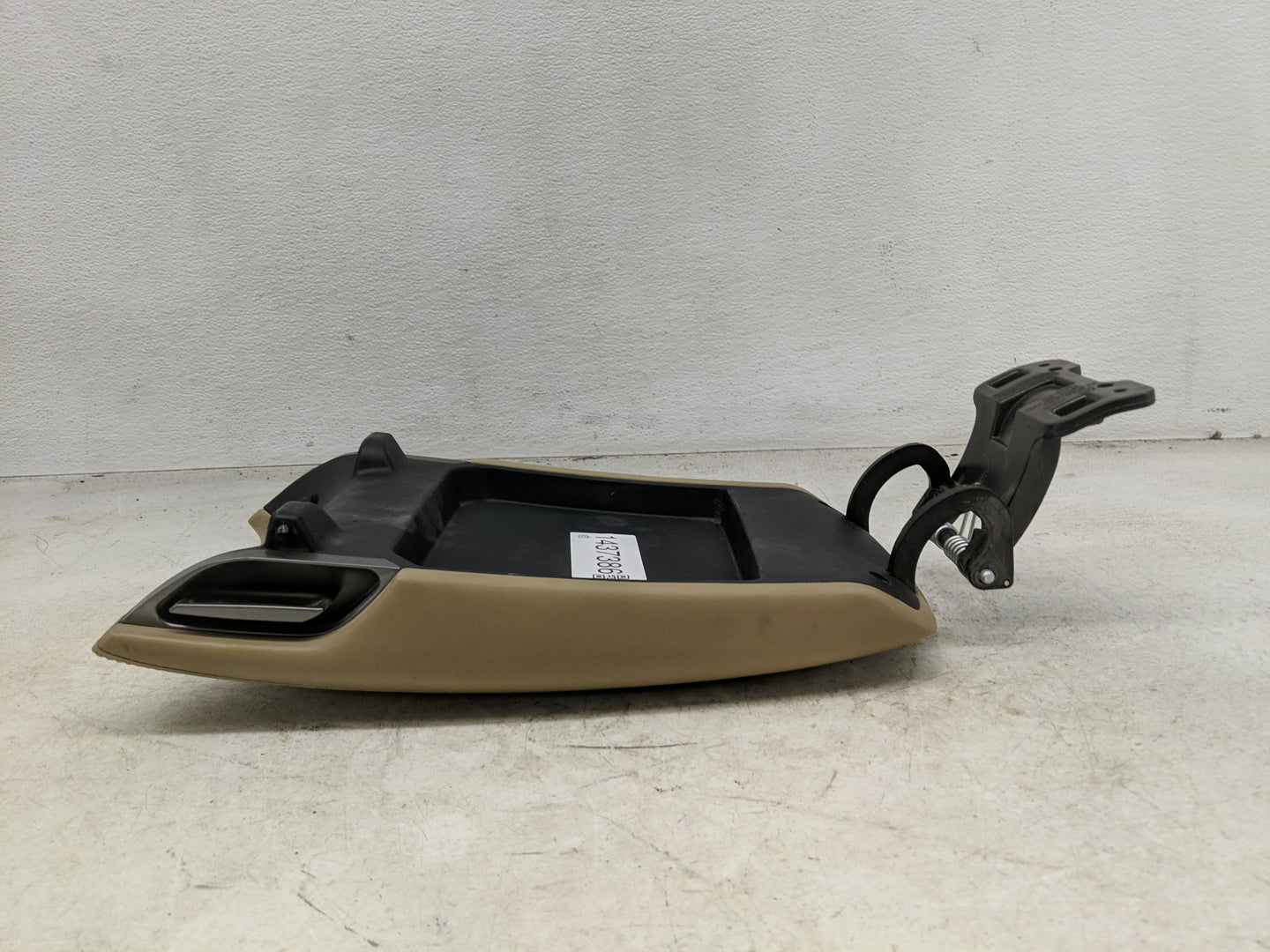 2013 Hyundai Azera Center Console Armrest Cover Lid Fits OEM Used Auto Parts - Oemusedautoparts1.com