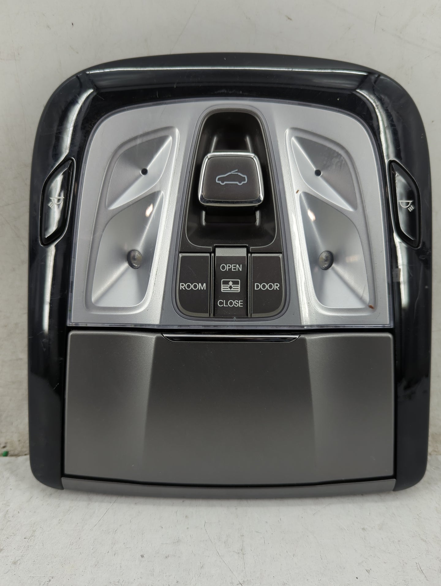 2012-2014 Hyundai Azera Overhead Roof Console 1437933 - Oemusedautoparts1.com