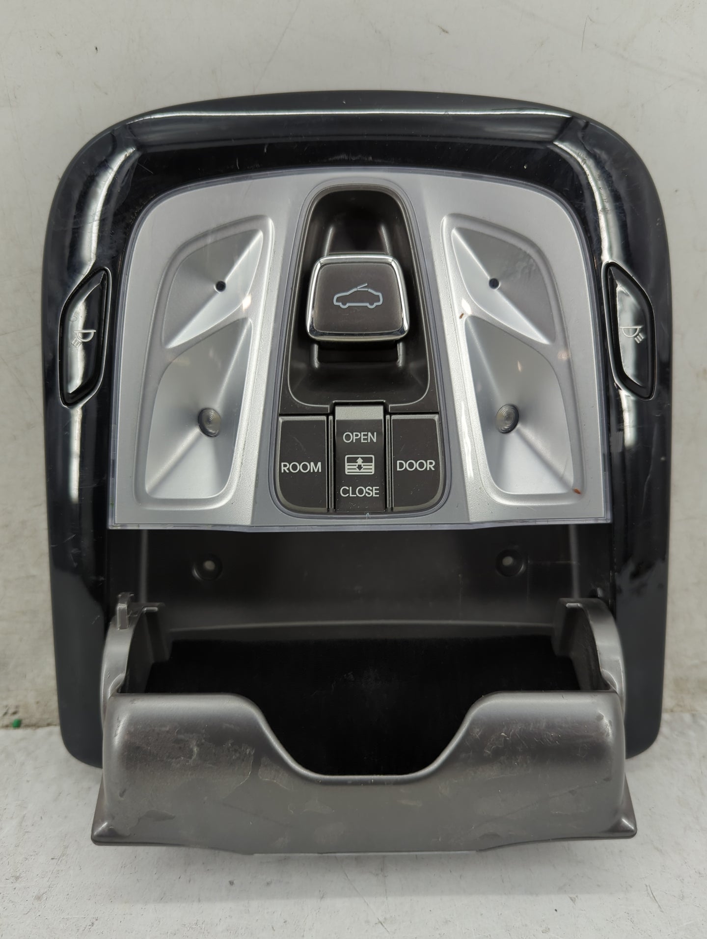 2013 Hyundai Azera Overhead Roof Console - Oemusedautoparts1.com
