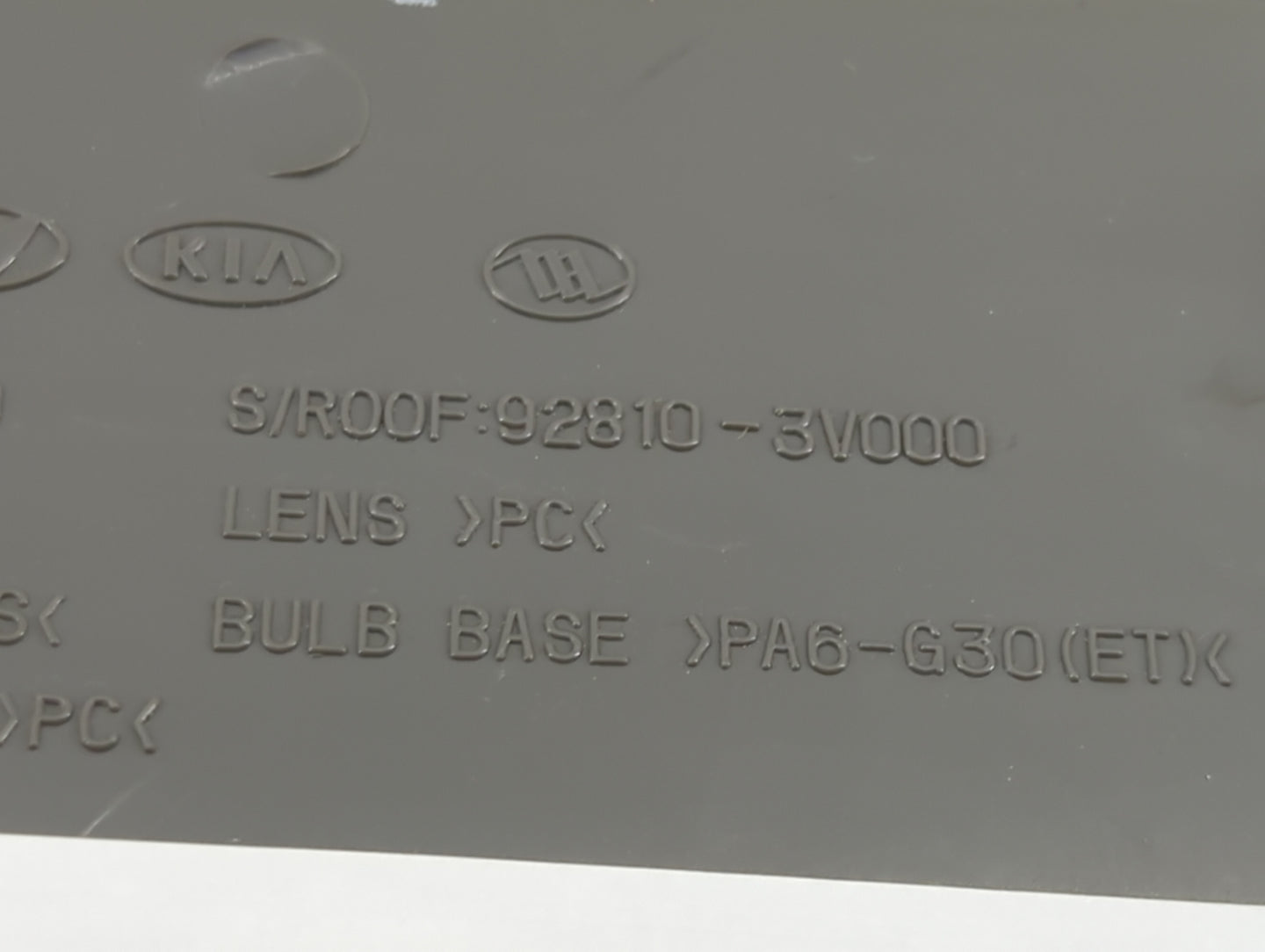 2013 Hyundai Azera Overhead Roof Console - Oemusedautoparts1.com