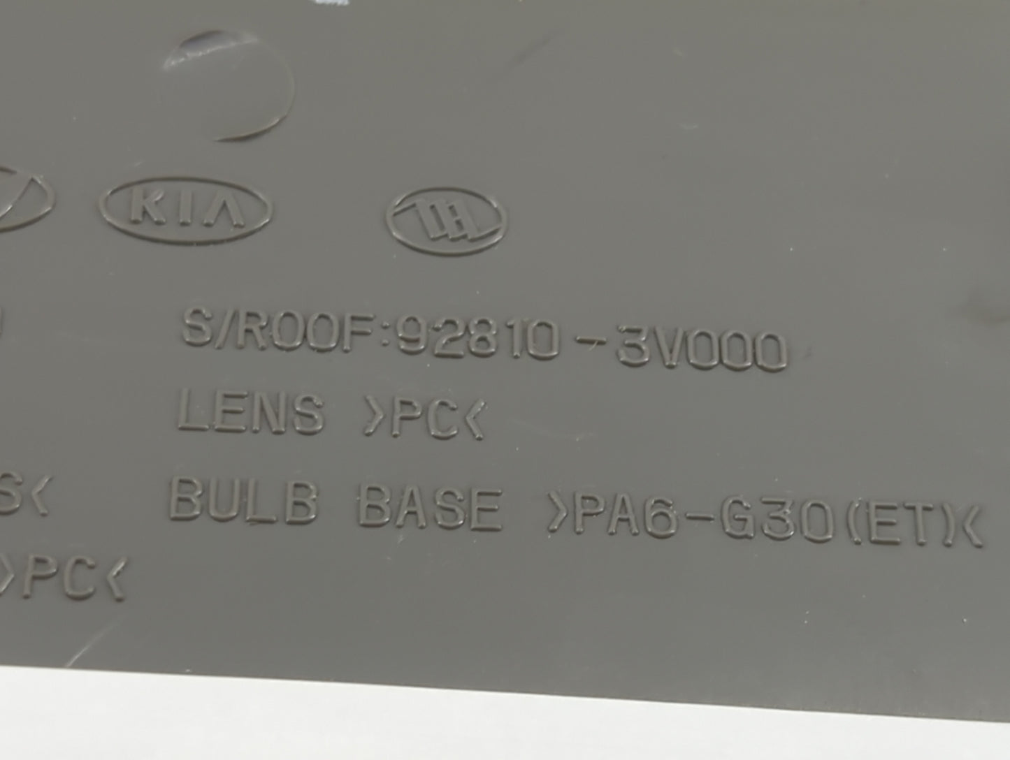 2013 Hyundai Azera Overhead Roof Console - Oemusedautoparts1.com