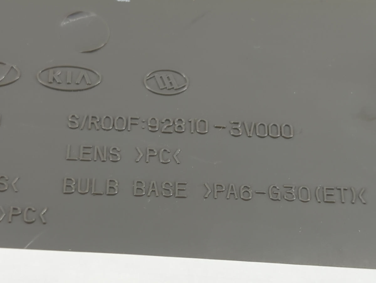 2012-2014 Hyundai Azera Overhead Roof Console 1437933 - Oemusedautoparts1.com