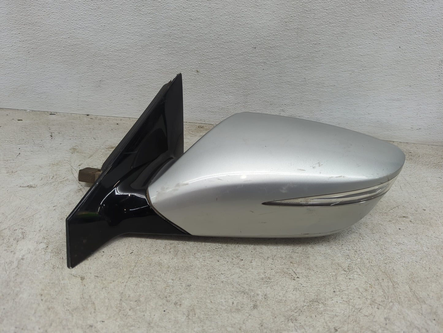 2012-2013 Hyundai Azera Driver Side View Mirror - Left Door Mirror OEM Used - Oemusedautoparts1.com