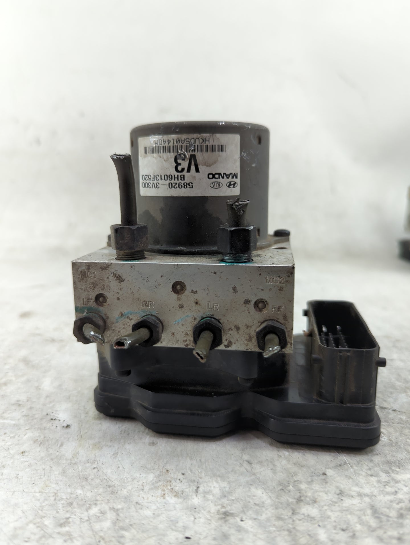 2012-2014 Hyundai Azera ABS Pump Control Module Replacement P/N:58920-3V300 Fits Fits 2012 2013 2014 OEM Used Auto Parts - O