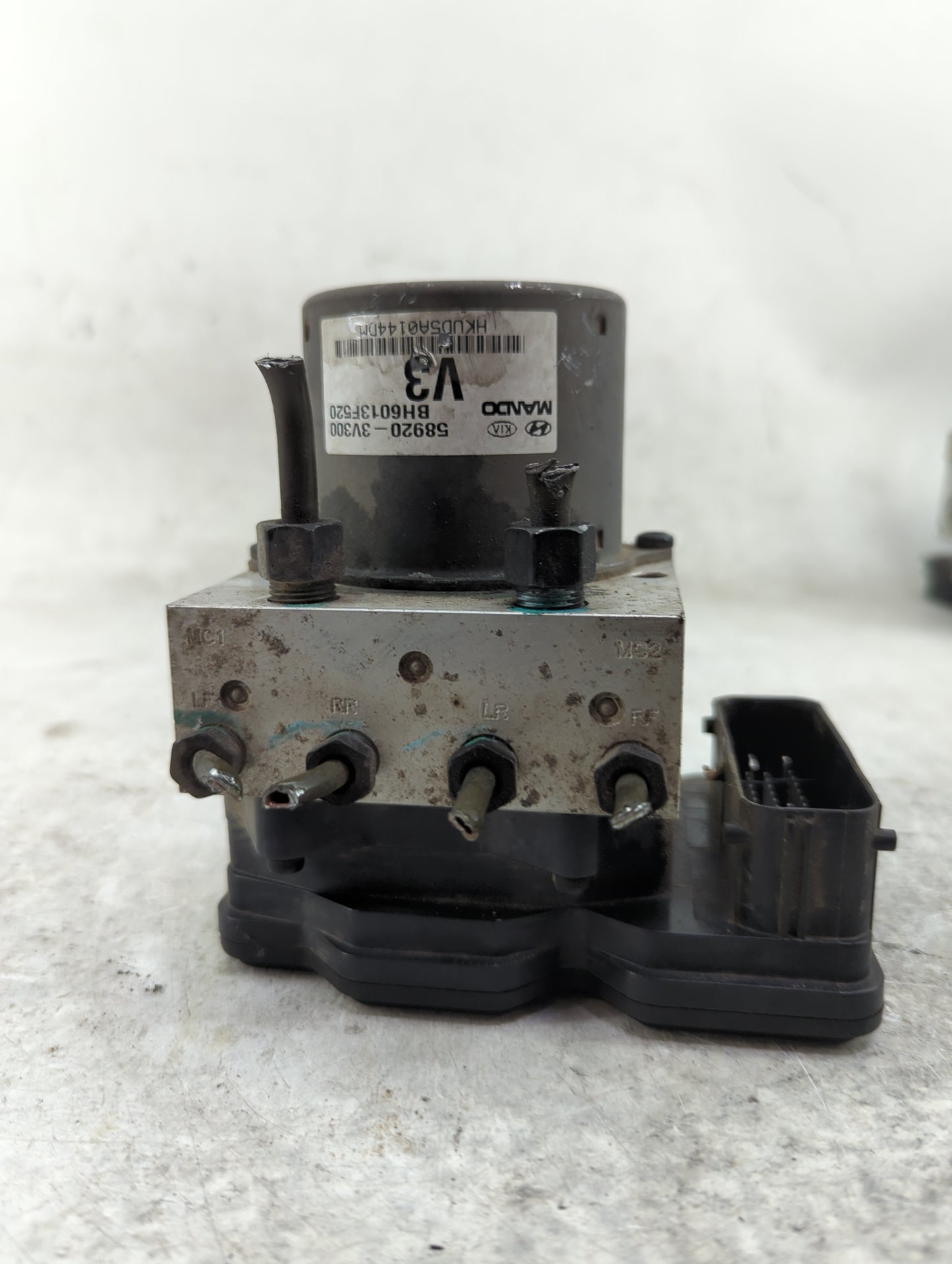 2012-2014 Hyundai Azera ABS Pump Control Module Replacement P/N:58920-3V300 Fits Fits 2012 2013 2014 OEM Used Auto Parts - O