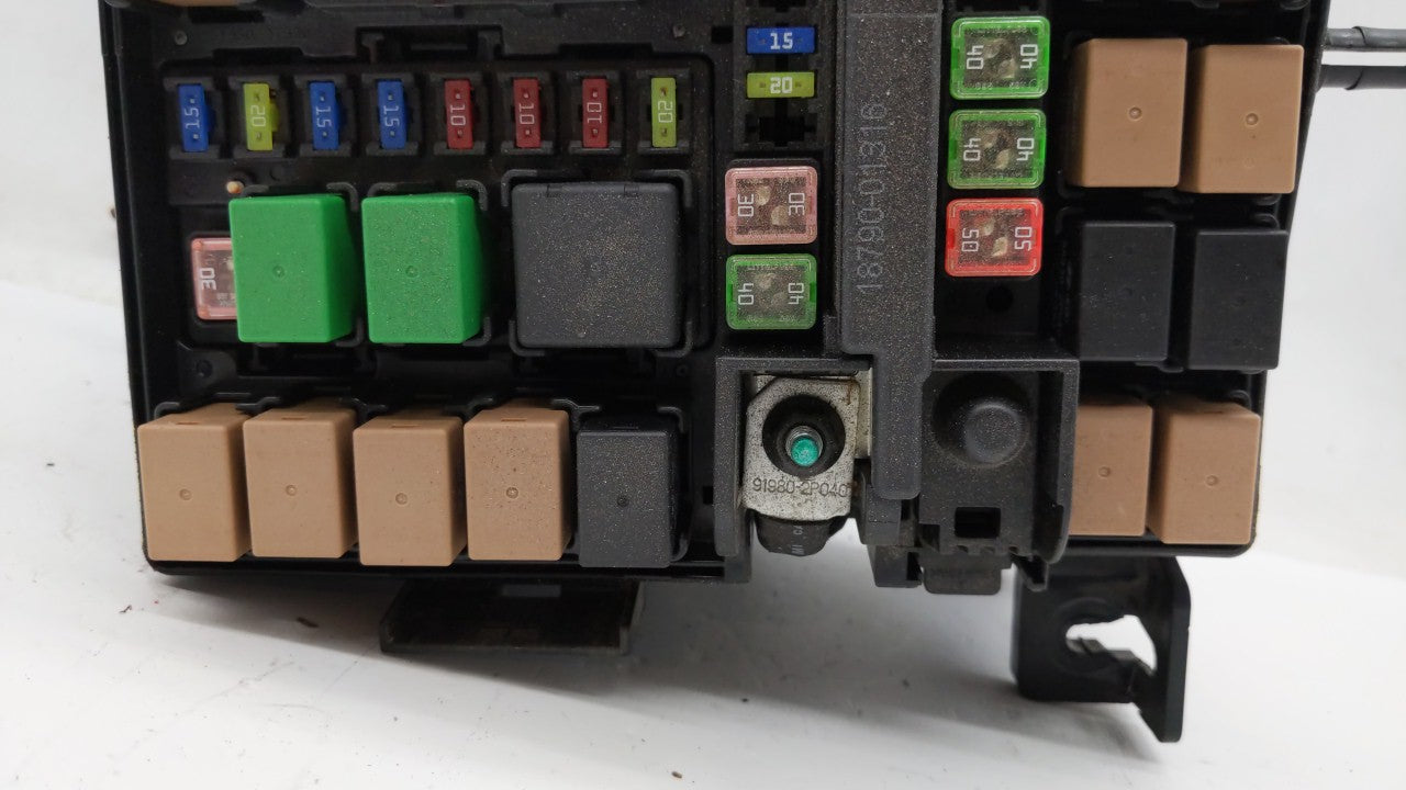2012-2013 Hyundai Azera Fusebox Fuse Box Panel Relay Module P/N:912063V040 Fits Fits 2012 2013 OEM Used Auto Parts - Oemused
