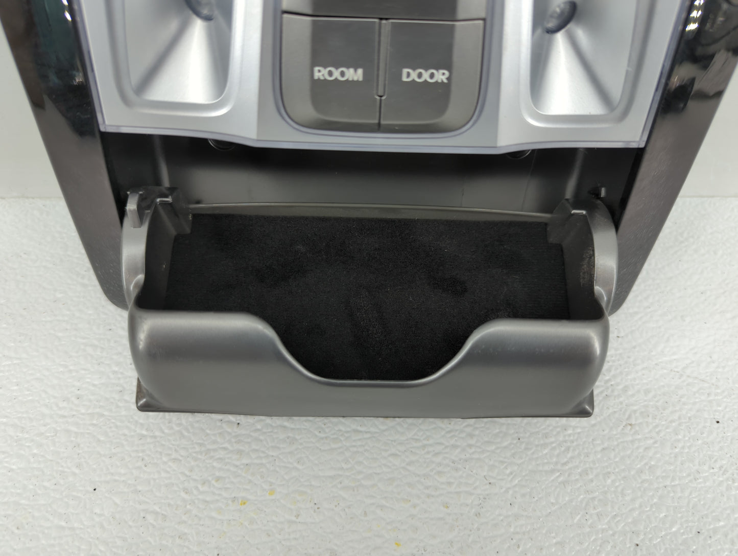 2013 Hyundai Azera Overhead Roof Console Black - Oemusedautoparts1.com