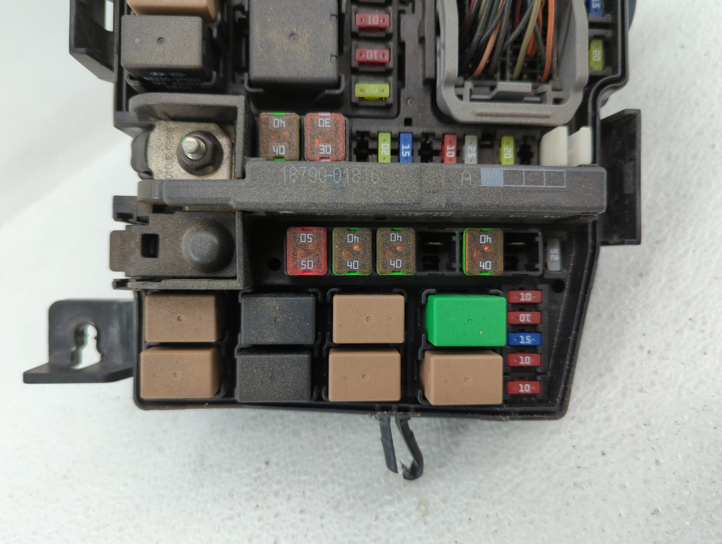 2012-2013 Hyundai Azera Fusebox Fuse Box Panel Relay Module P/N:912063V040 Fits Fits 2012 2013 OEM Used Auto Parts - Oemused