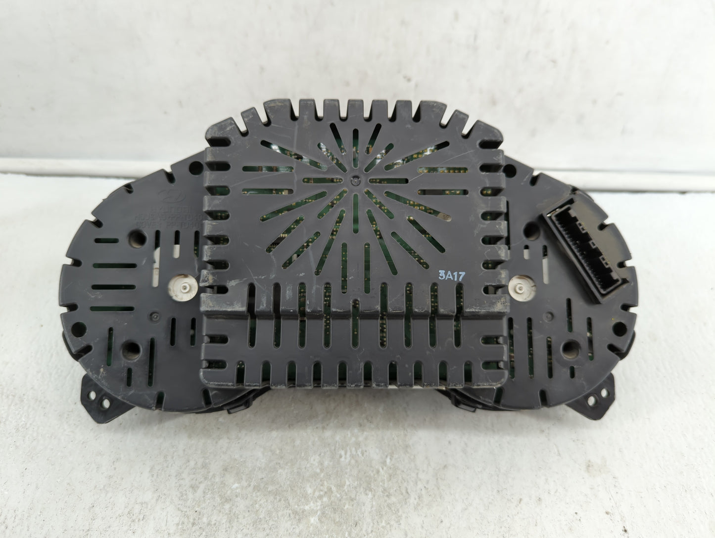 2012-2013 Hyundai Azera Instrument Cluster Speedometer Gauges P/N:94001-3V100 Fits Fits 2012 2013 OEM Used Auto Parts - Oemu