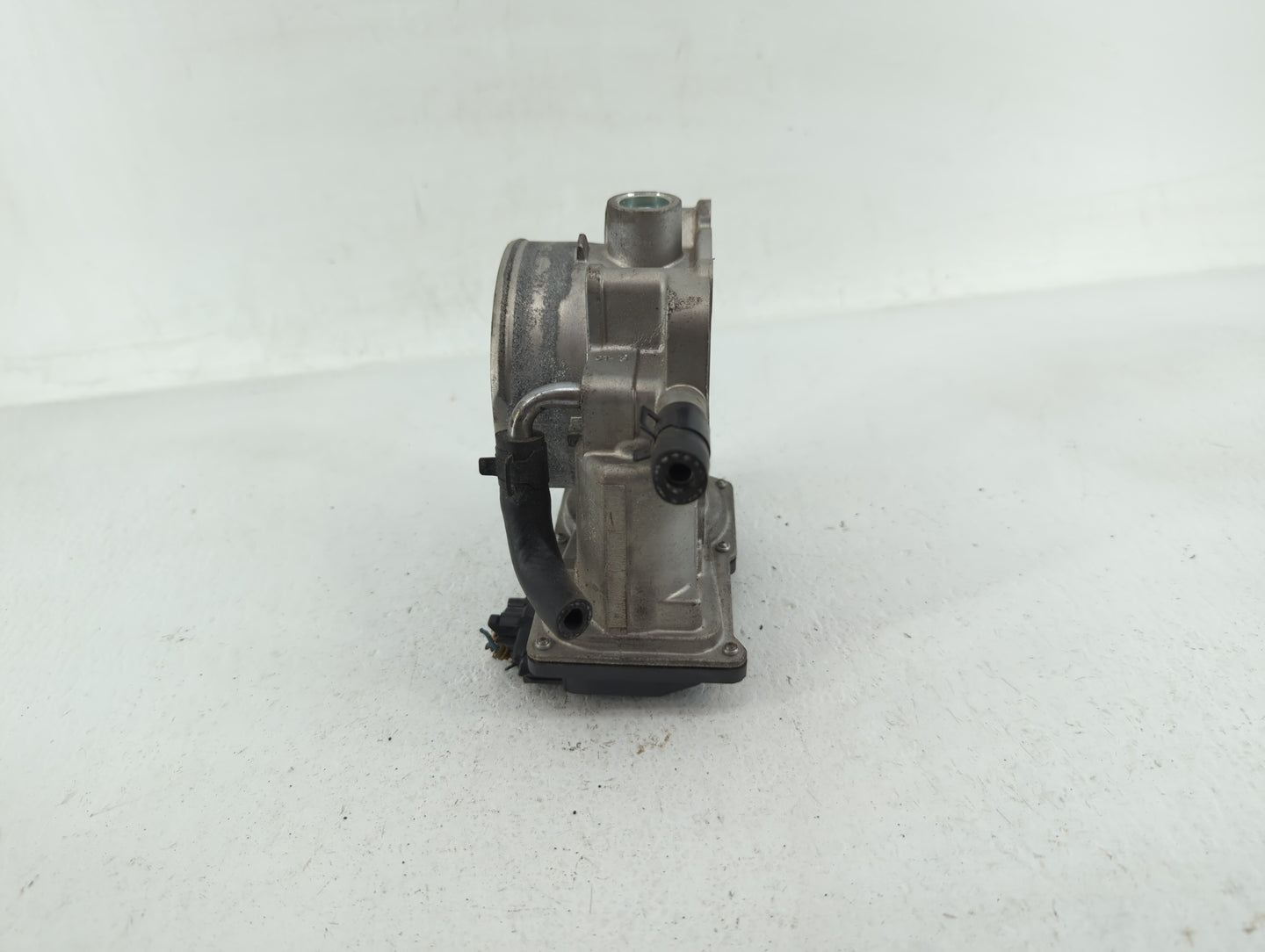 2012-2017 Hyundai Azera Throttle Body P/N:35100-3CAA0 Fits Fits 2012 2013 2014 2015 2016 2017 2018 OEM Used Auto Parts - Oem